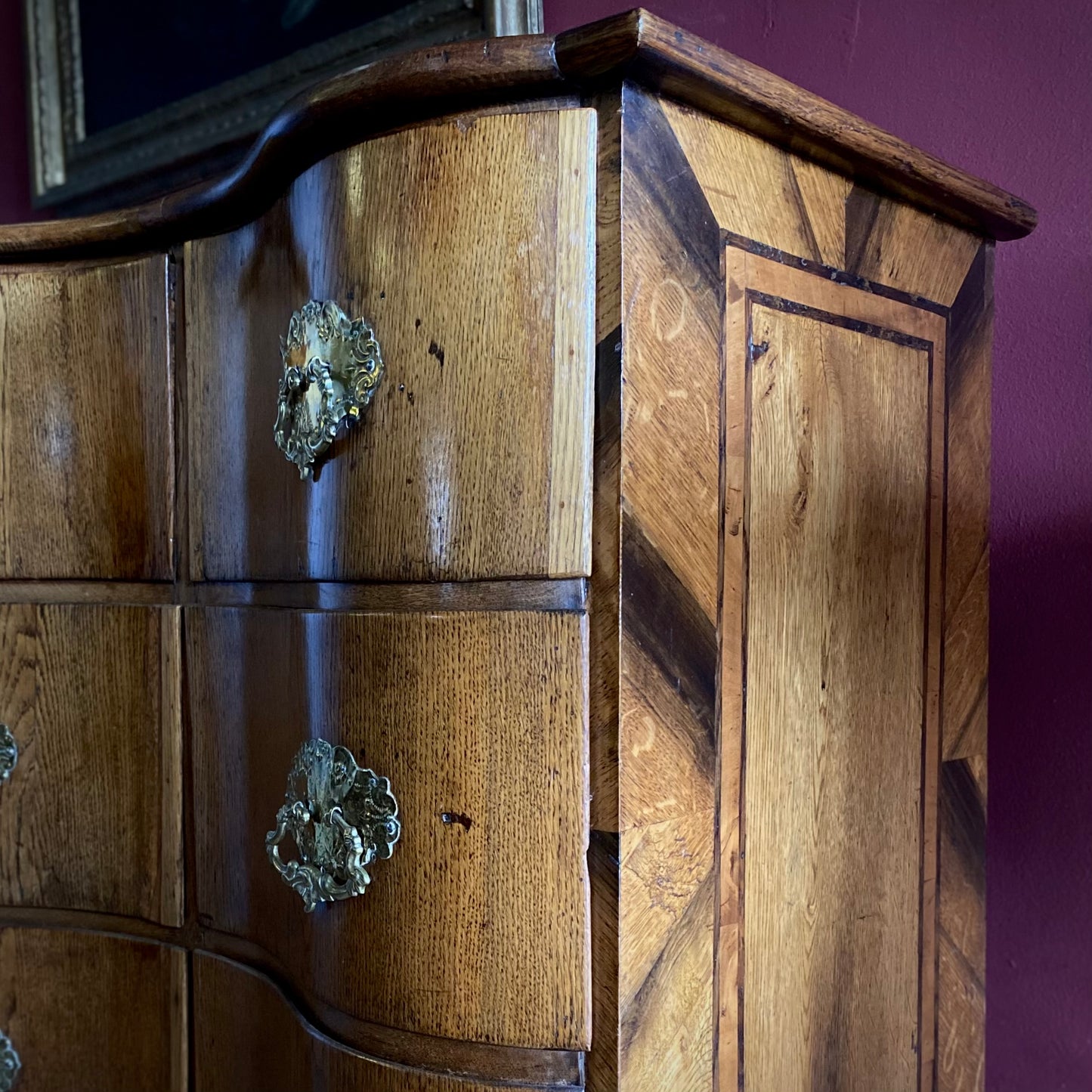 Serpentine Fronted Chest of Drawers