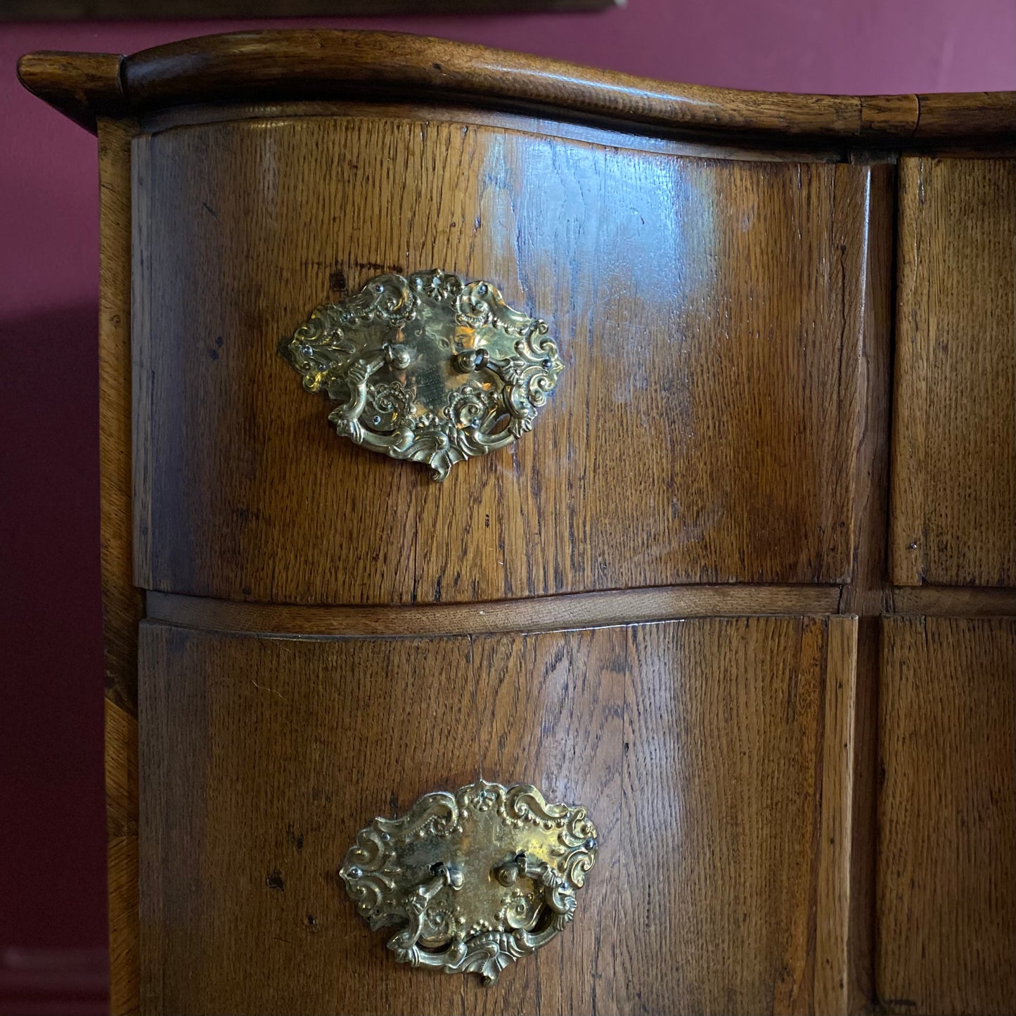 Serpentine Fronted Chest of Drawers