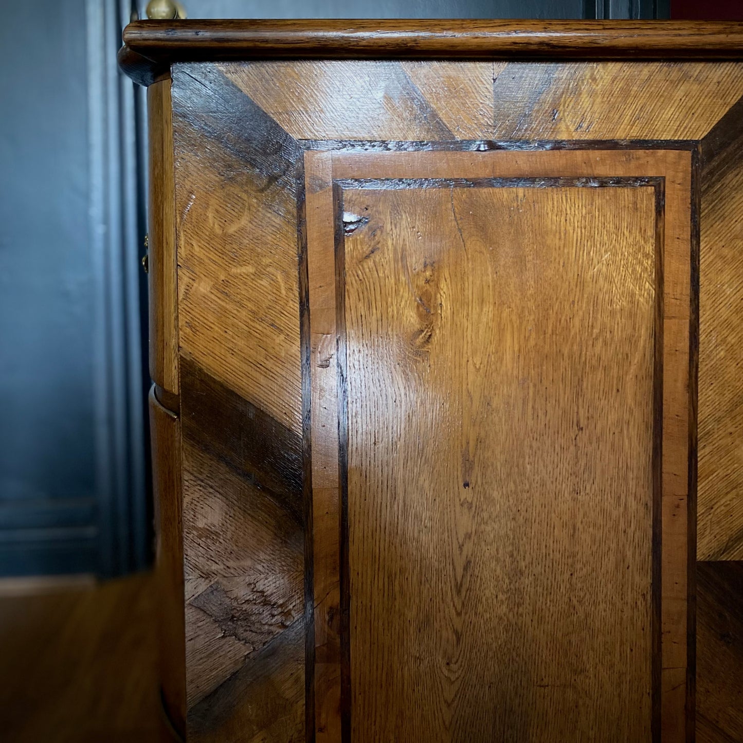 Serpentine Fronted Chest of Drawers