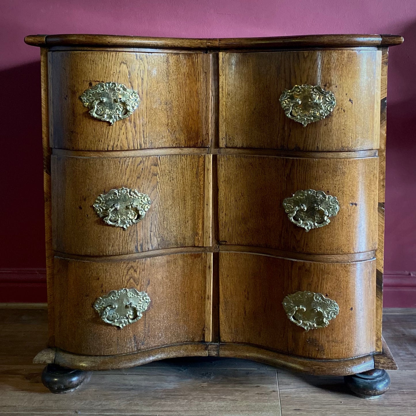 Serpentine Fronted Chest of Drawers