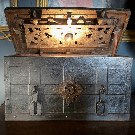 Small Dutch Armada Chest